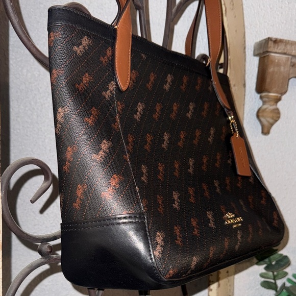 Coach Signature Black and Brown Handbag - Picture 4 of 11